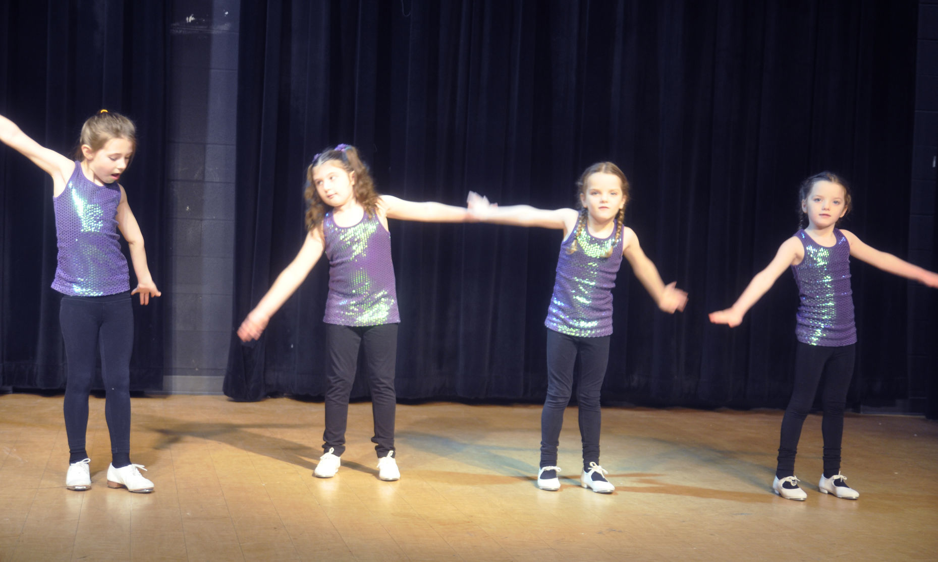 Kids Expo - dancers on stage